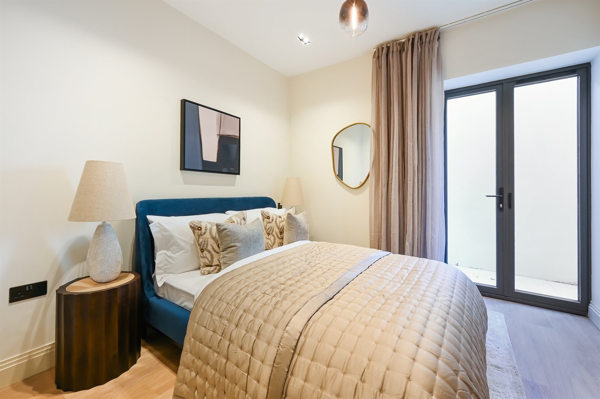Flat Creswick Road in Greater London