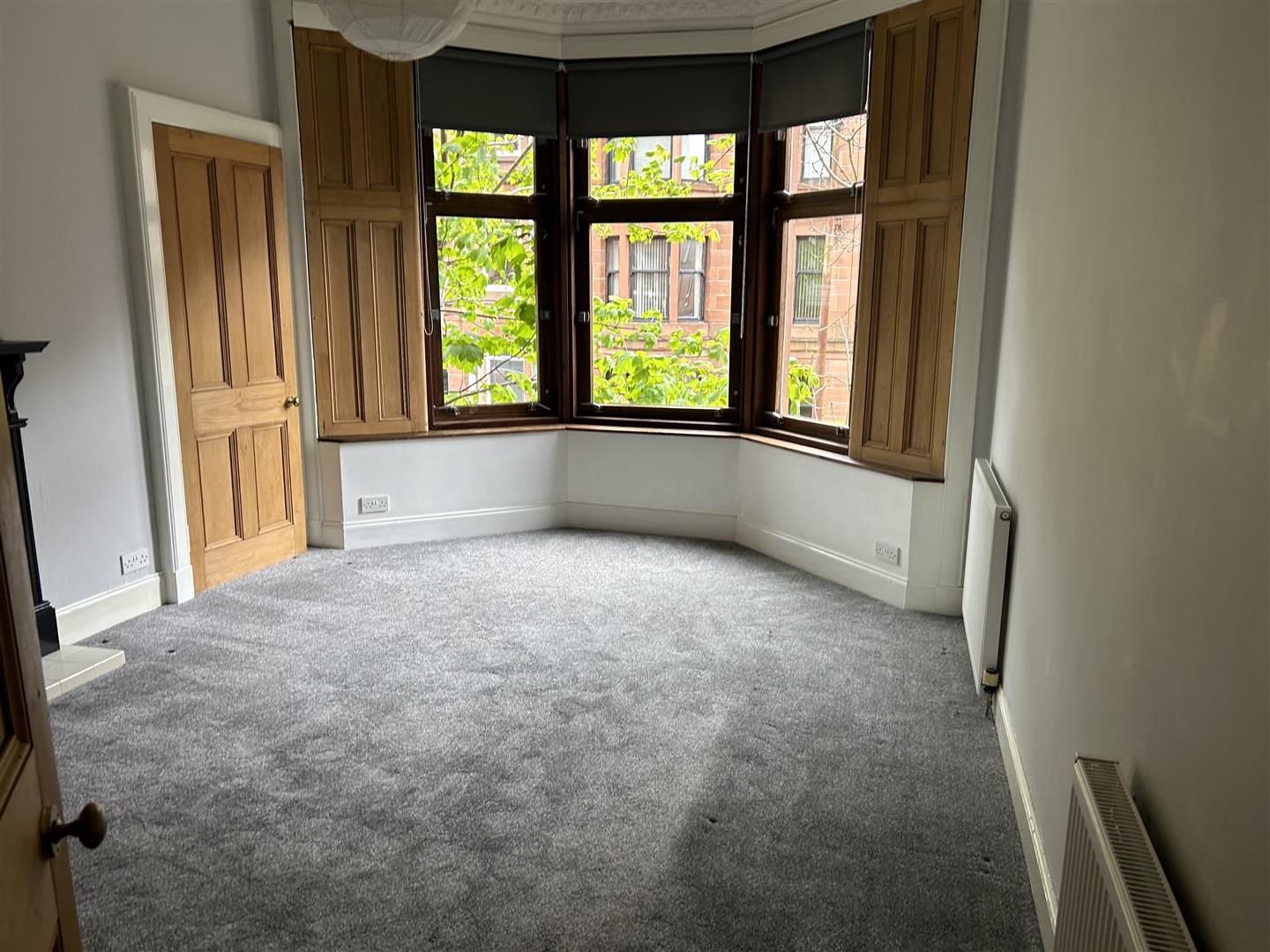 Flat Lyndhurst Gardens in Glasgow