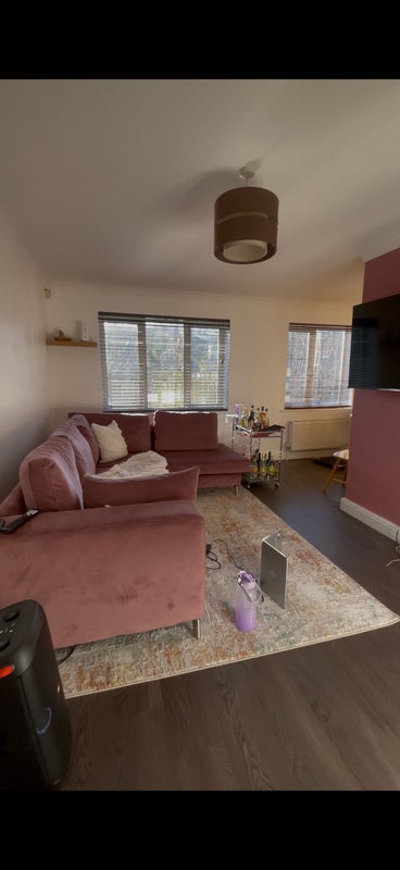 Room St Luke's Road in Tandridge
