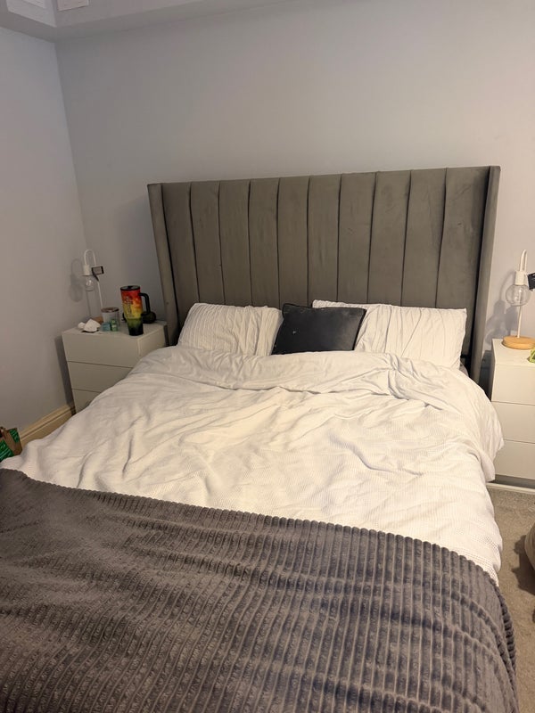 Room St Luke's Road in Tandridge