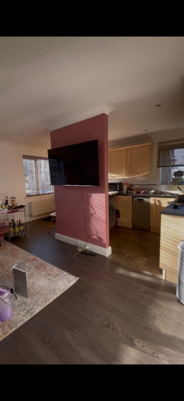 Room St Luke's Road in Tandridge
