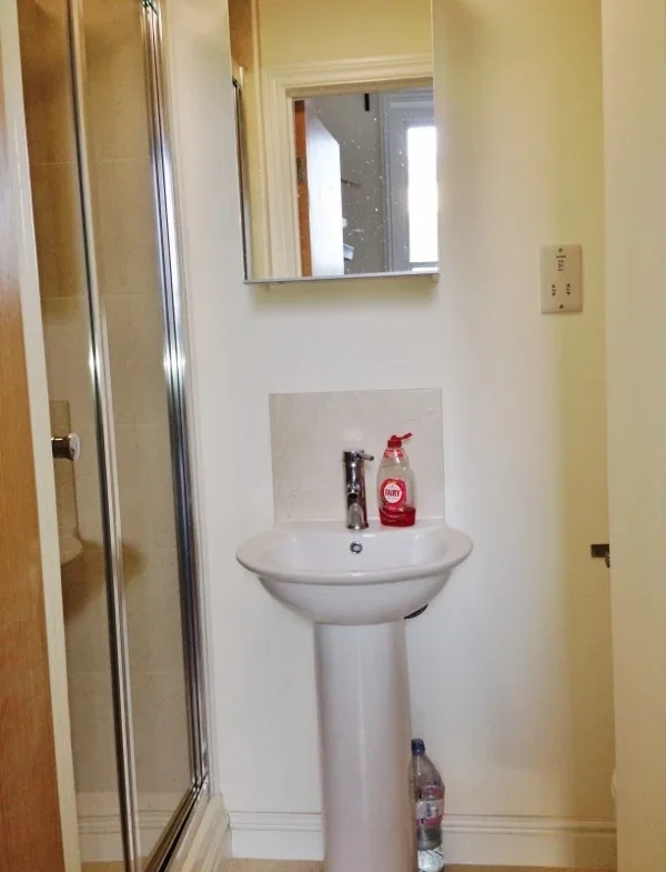Flat Blythe Road in Greater London