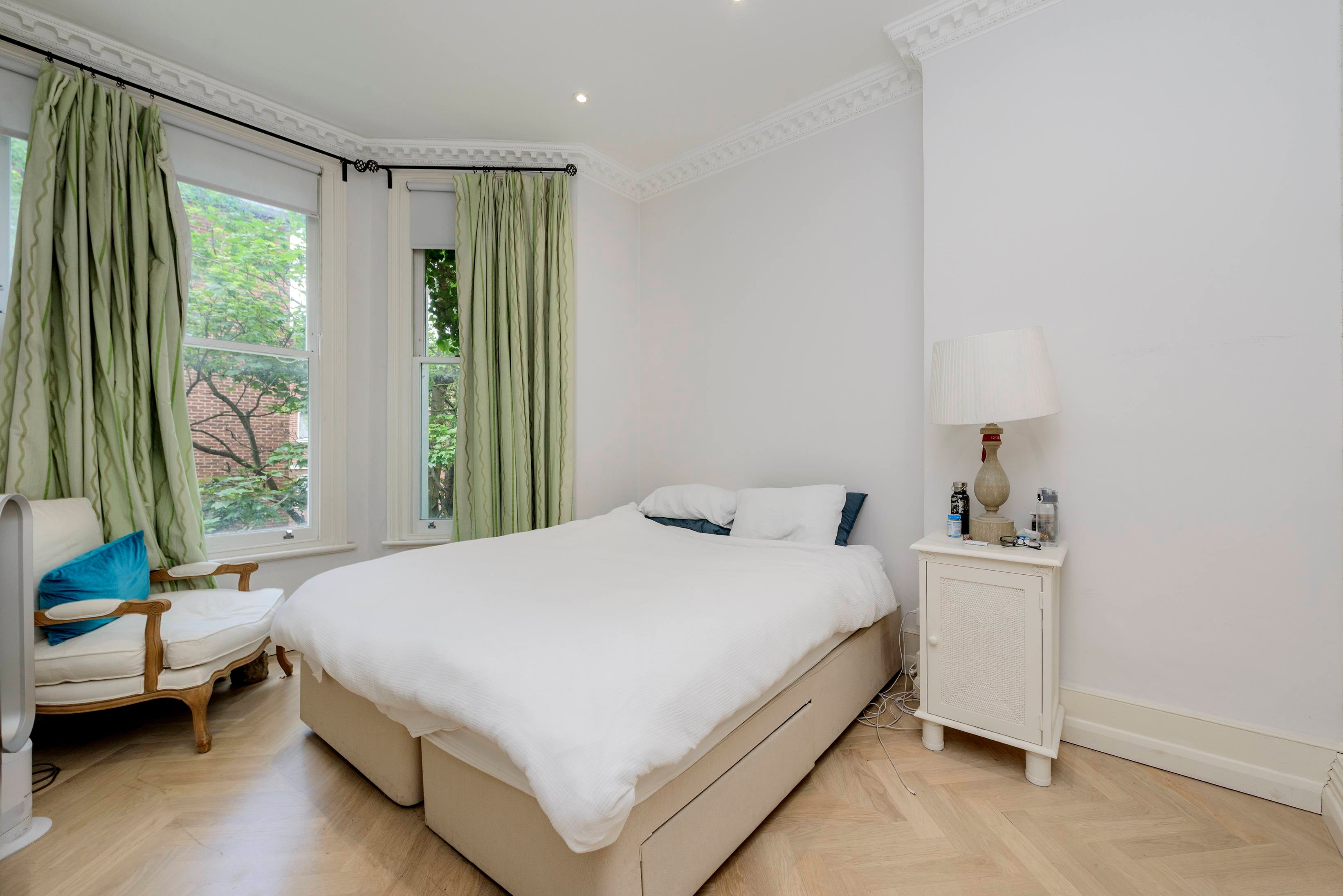 Flat Holland Road in London