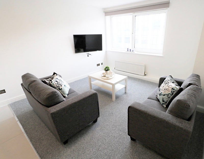 Room Clarendon Road in Leeds