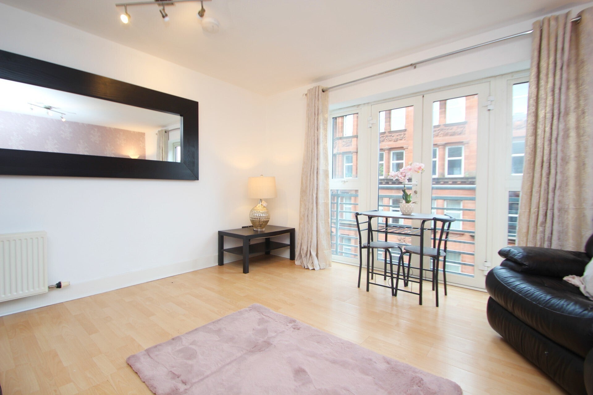 Flat Queen Street in Glasgow