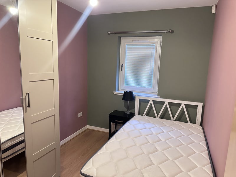 Flat Drybrough Crescent in City of Edinburgh