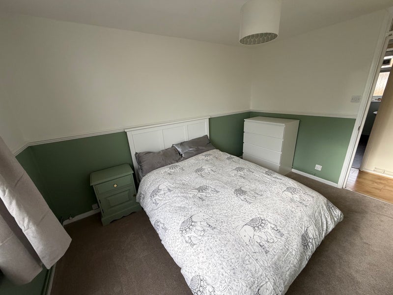 Room Maskell Road in Greater London
