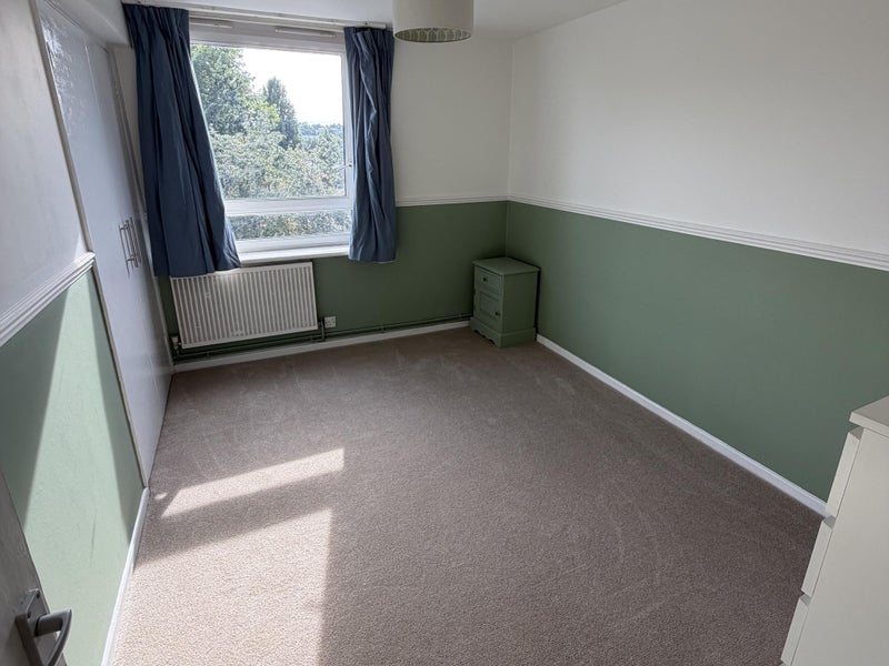 Room Maskell Road in Greater London