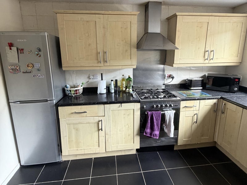 Room Maskell Road in Greater London