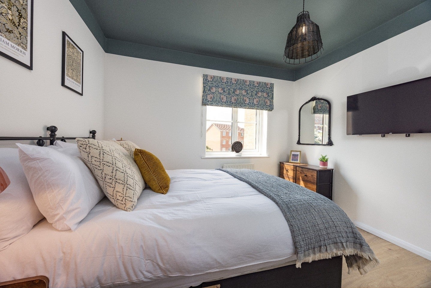 Flat Beverley Road in Greater London