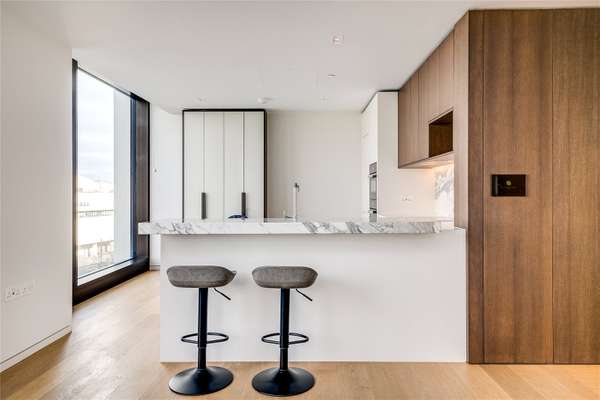 Flat Sutton Walk in Greater London