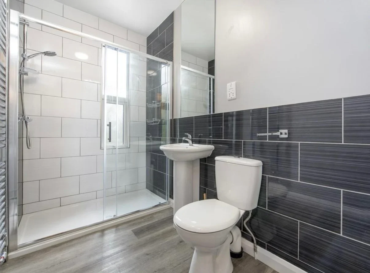 Room Desborough Road in High Wycombe