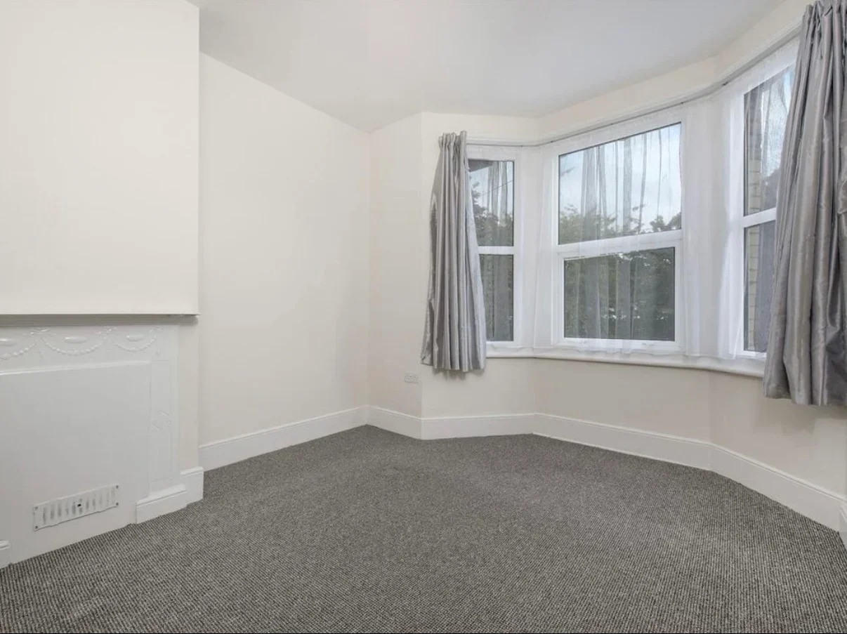 Room Desborough Road in High Wycombe