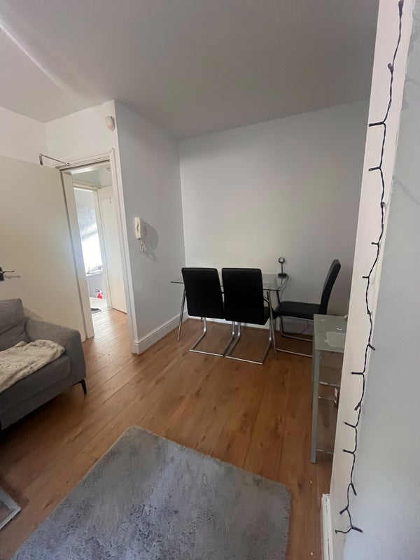 Room Derby Road in Manchester