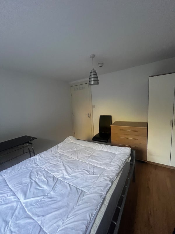 Room Derby Road in Manchester