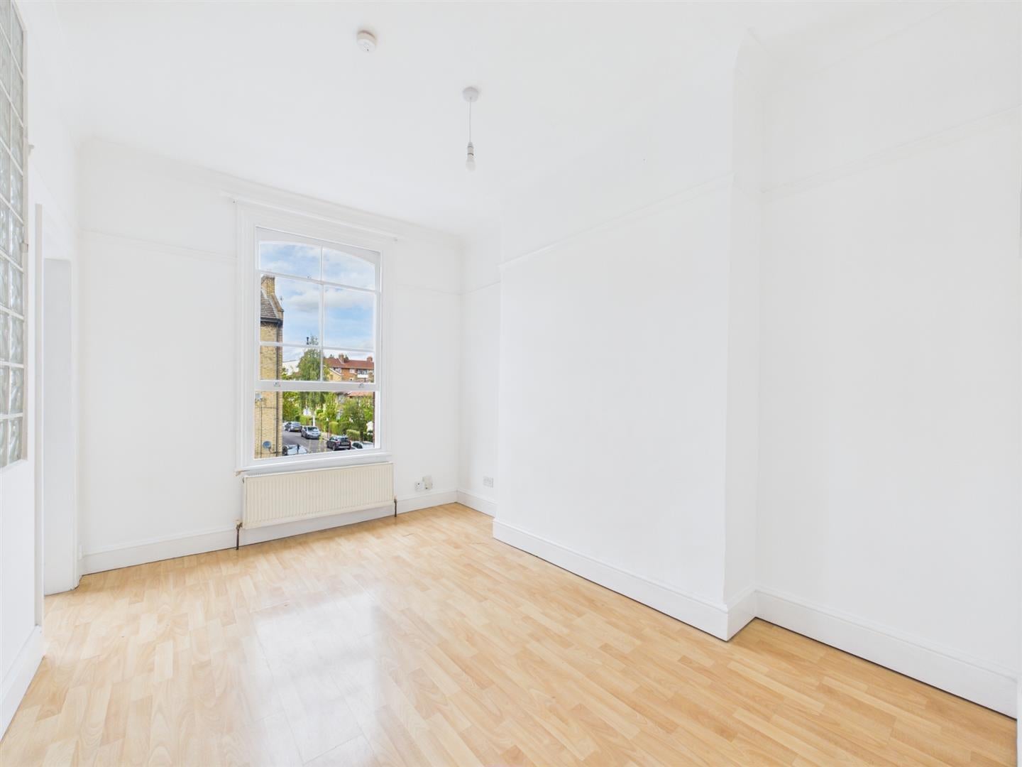 Flat Sandringham Road in Greater London