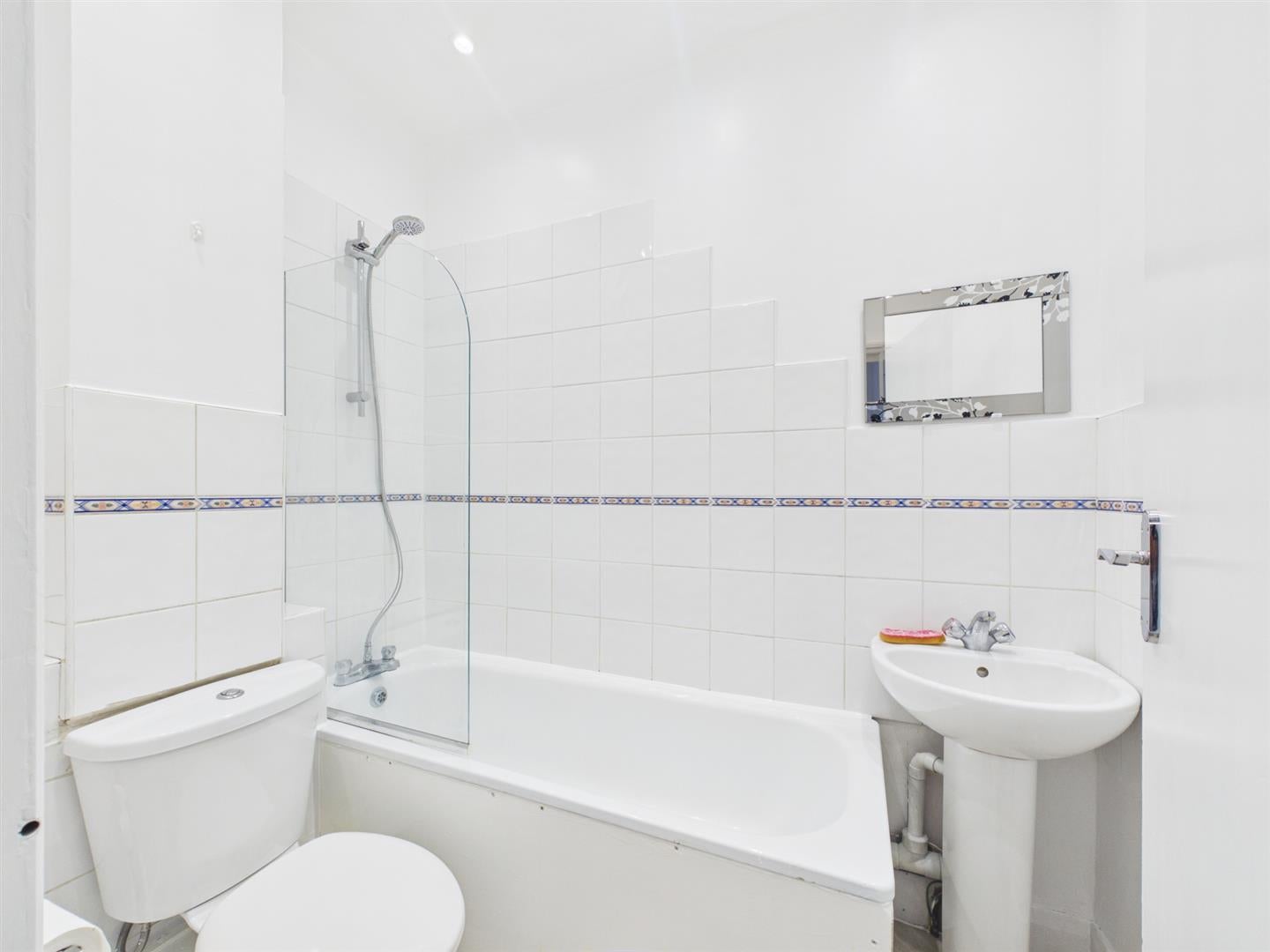 Flat Sandringham Road in Greater London