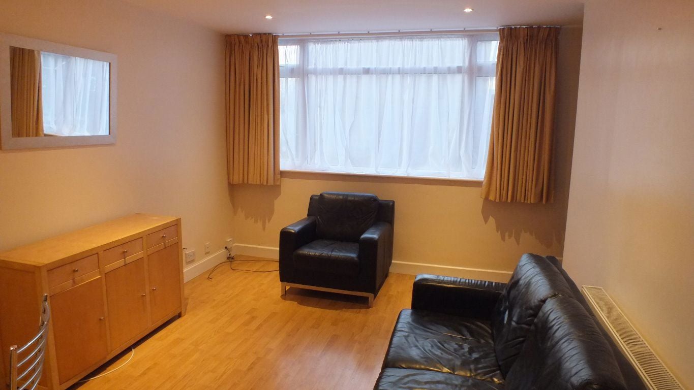 Flat Beckbury Road in Coventry