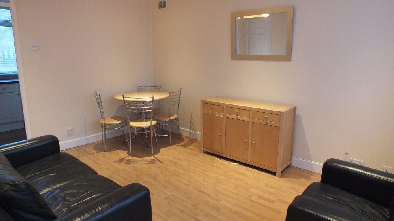 Flat Beckbury Road in Coventry