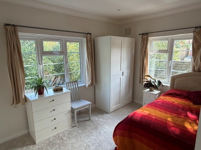 Flat Mulberry Lane in Greater London