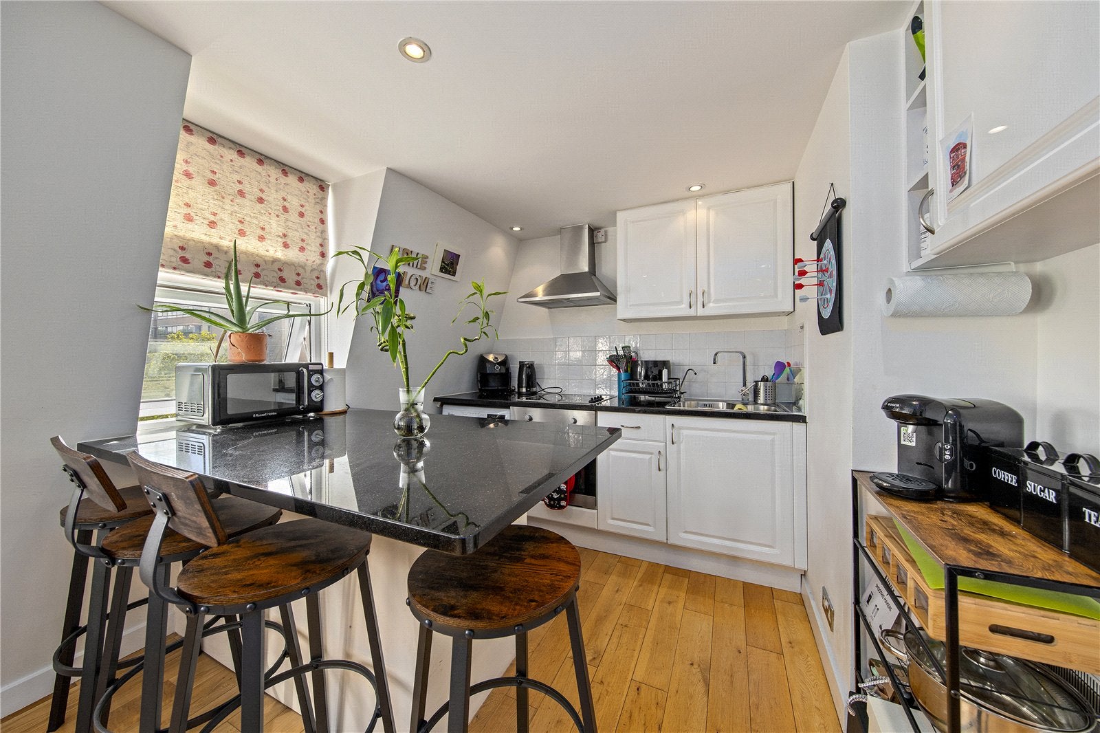 Flat Lower Mortlake Road in Greater London