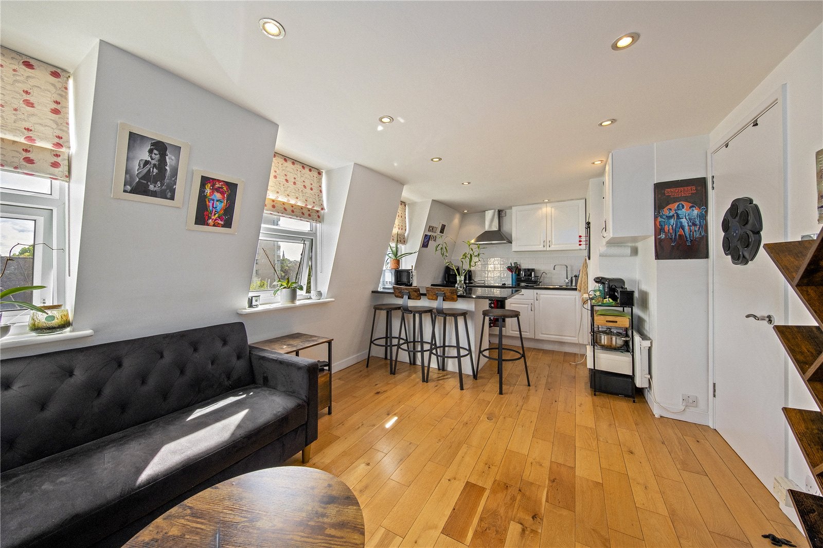 Flat Lower Mortlake Road in Greater London
