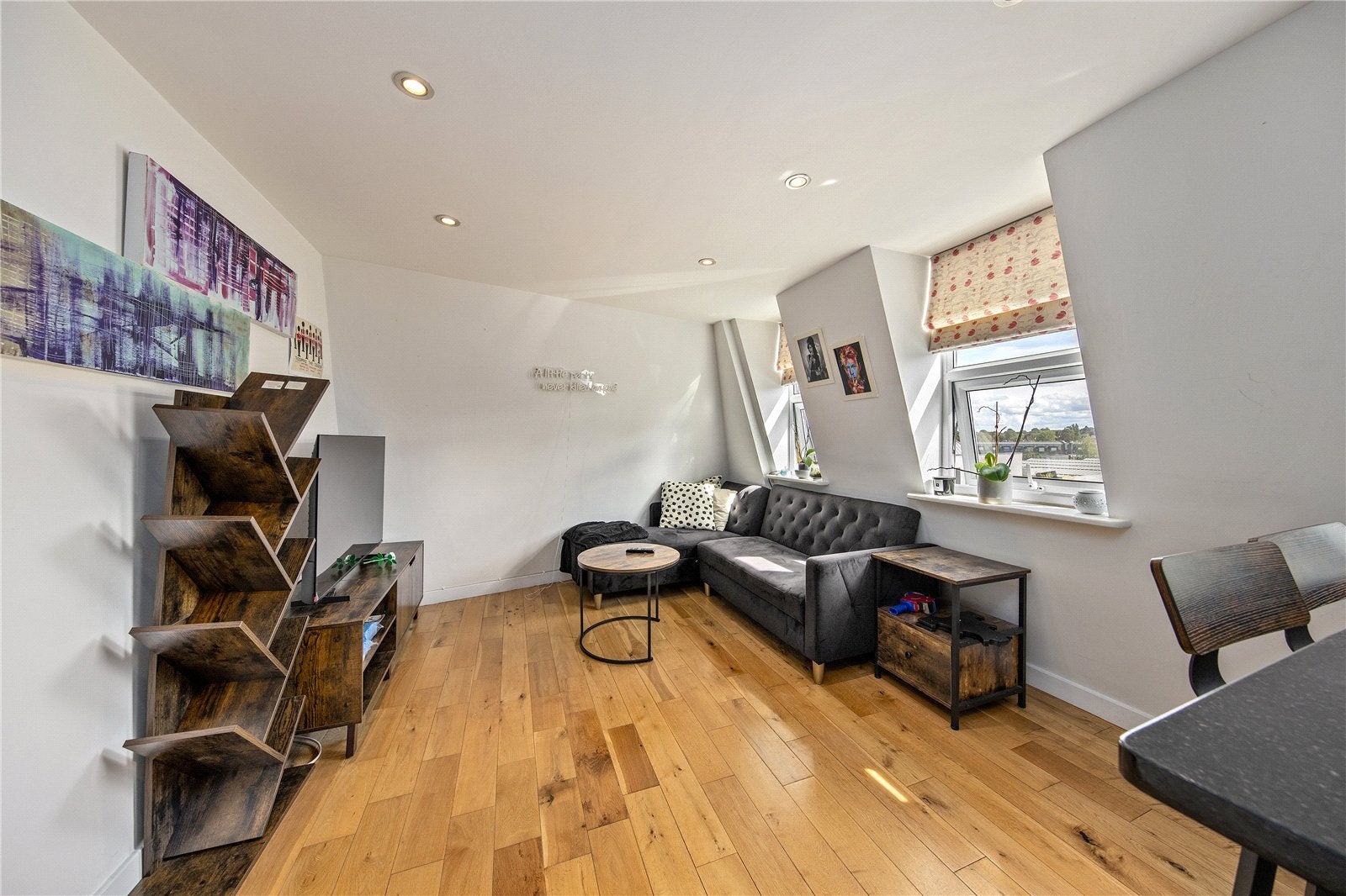 Flat Lower Mortlake Road in Greater London