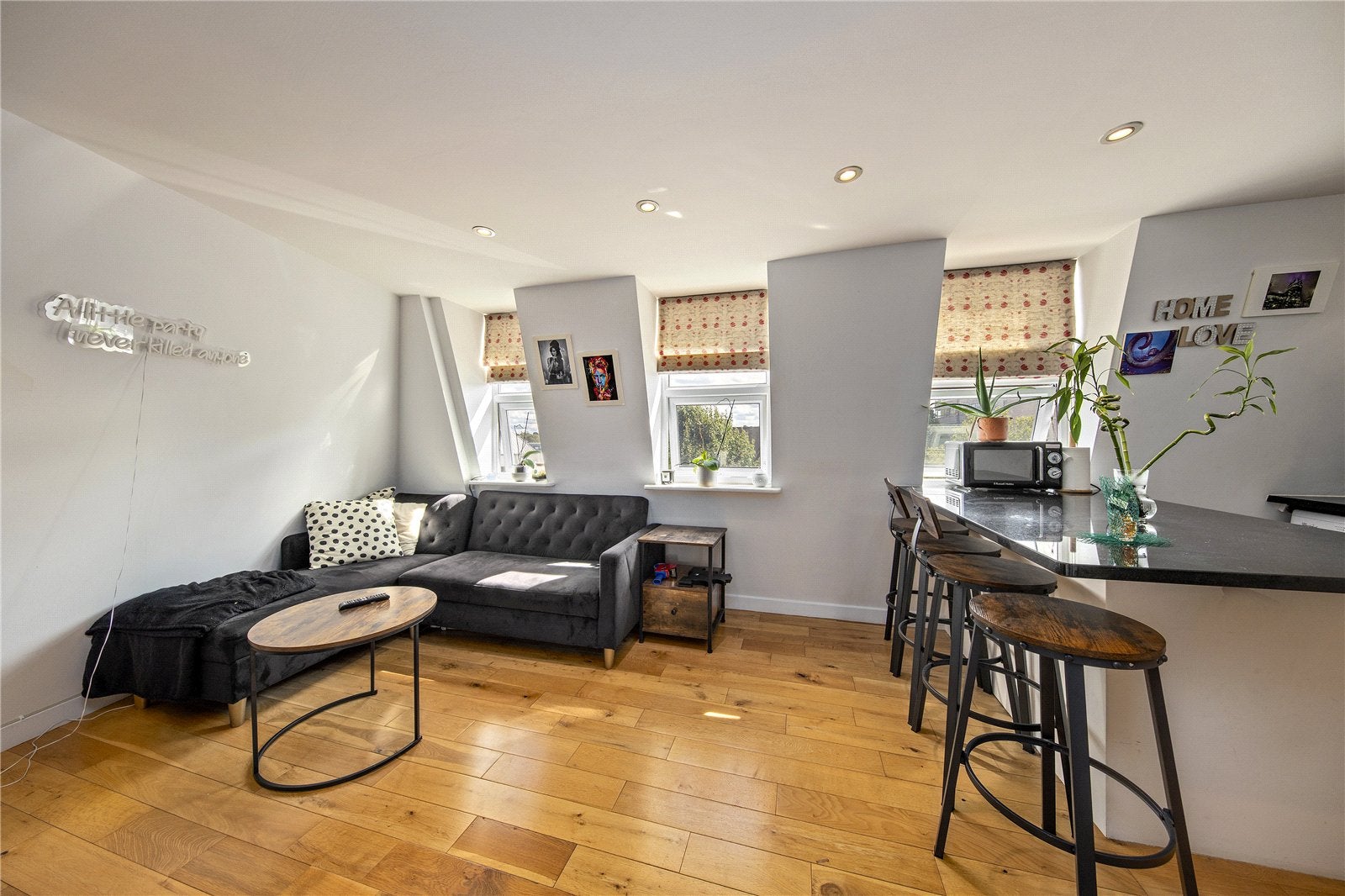 Flat Lower Mortlake Road in Greater London