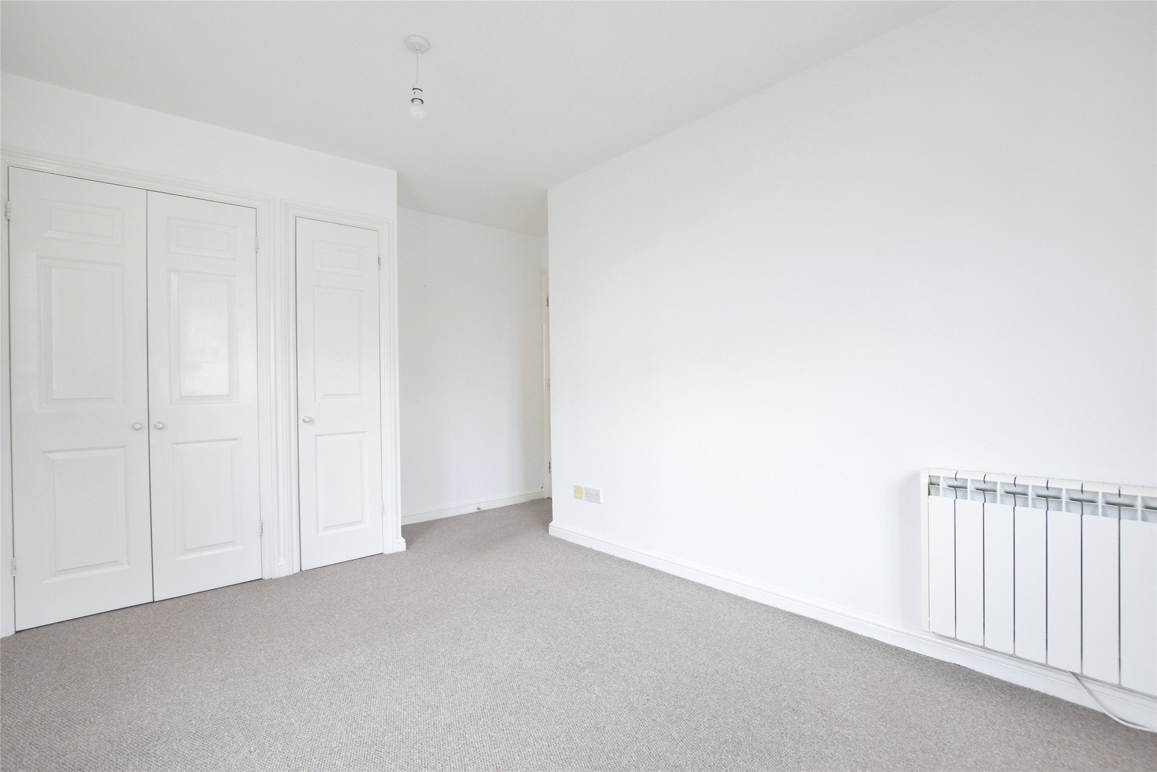 Flat Sheldons Court in Cheltenham