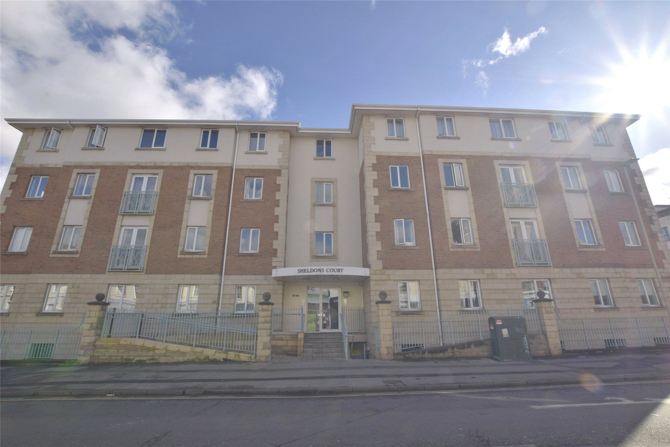 Flat Sheldons Court in Cheltenham