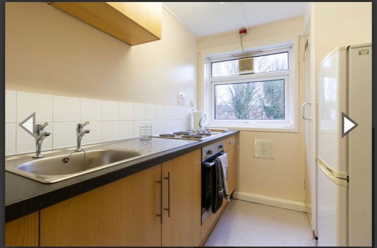 Room Woodcroft Avenue in Birmingham