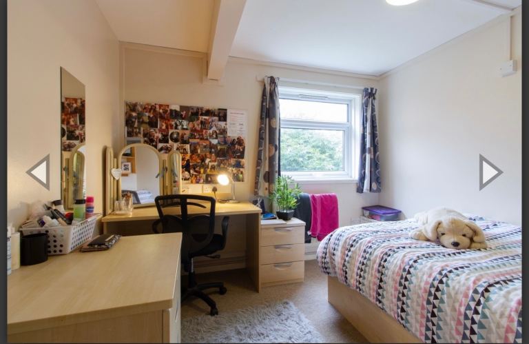 Room Woodcroft Avenue in Birmingham