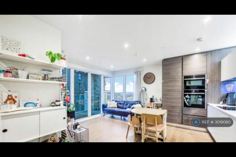 Flat Pegler Square in Greater London