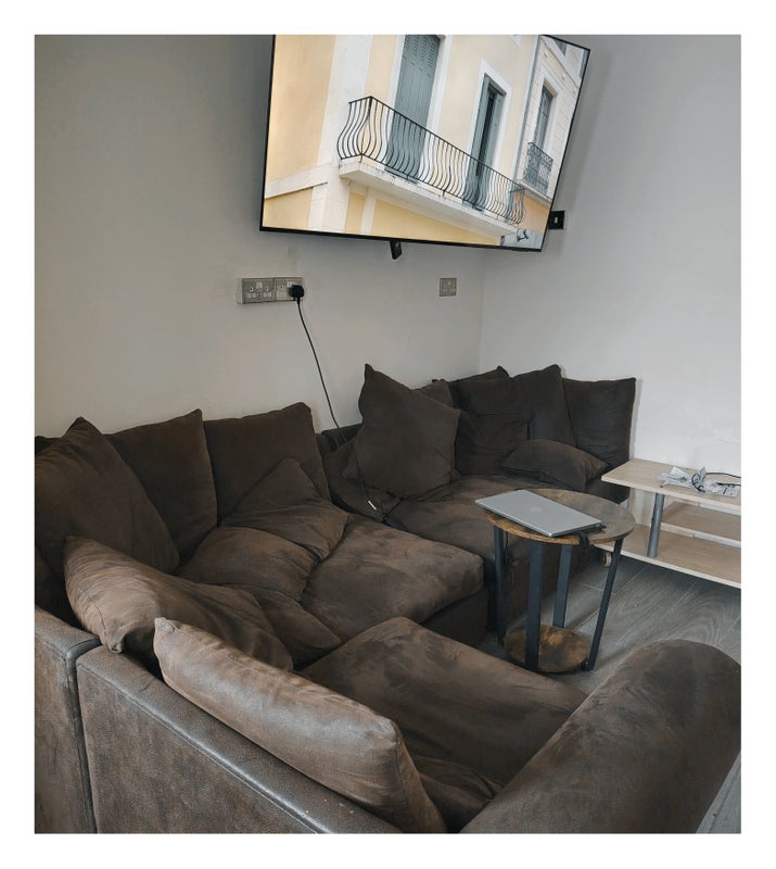 Room Forfar Road in Greater London