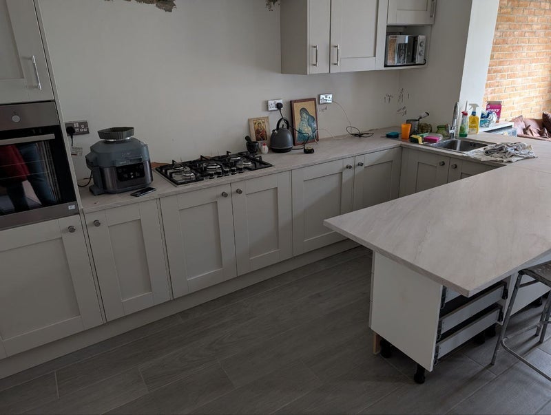 Room Forfar Road in Greater London