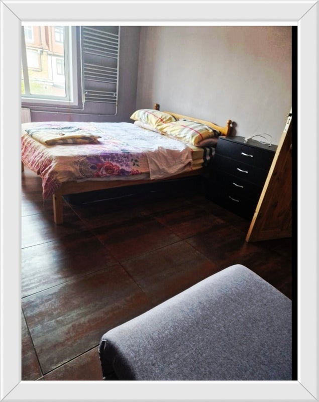 Room Forfar Road in Greater London