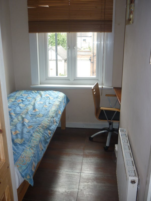 Room Forfar Road in Greater London