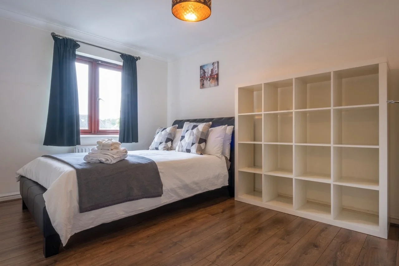 Flat Monro Way in Greater London