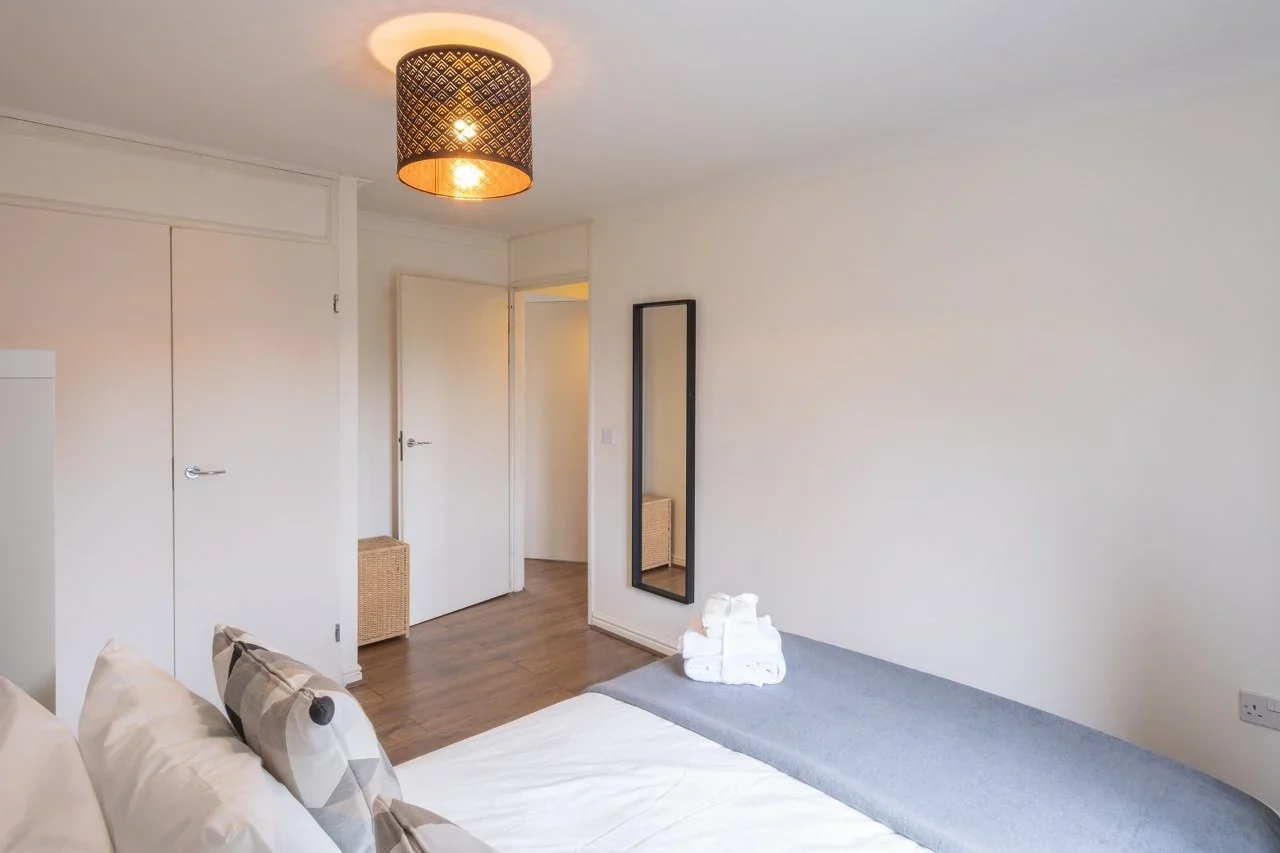 Flat Monro Way in Greater London