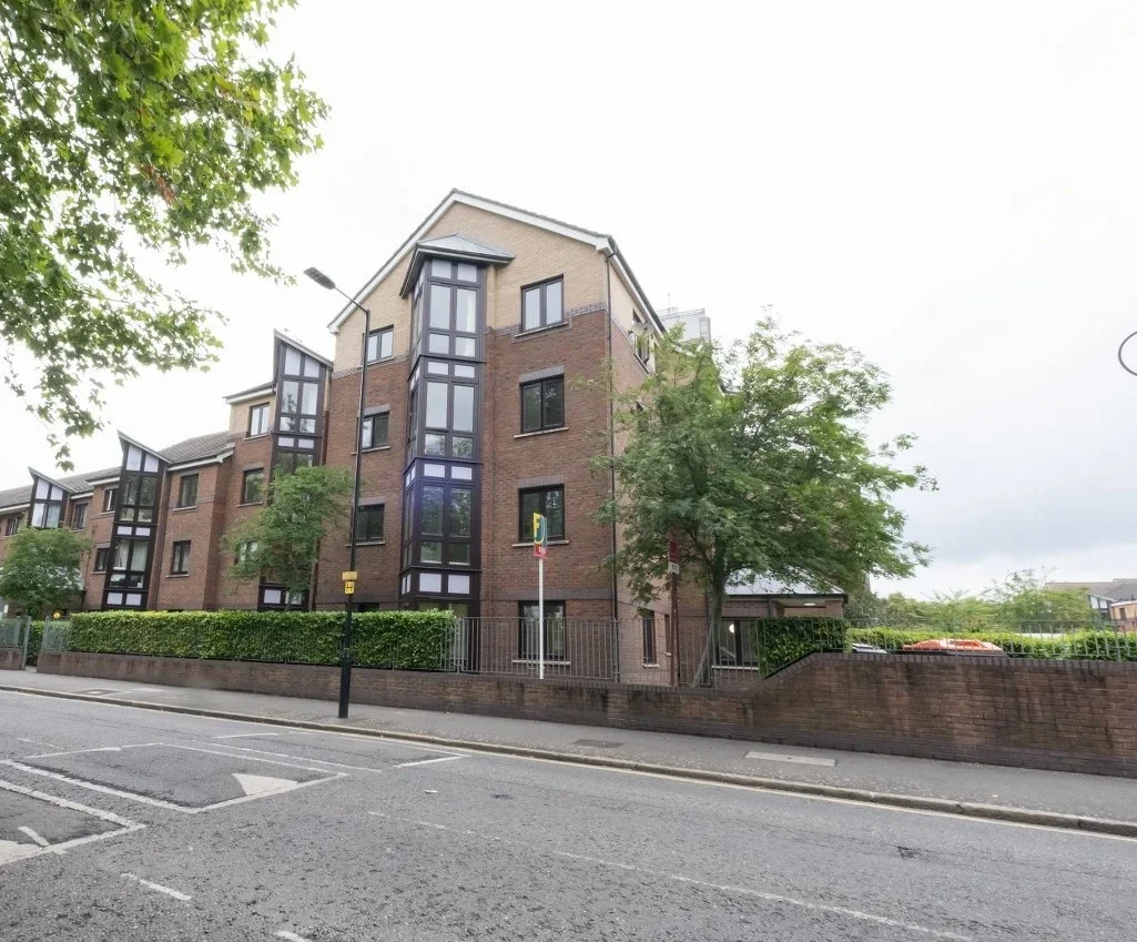 Flat Monro Way in Greater London
