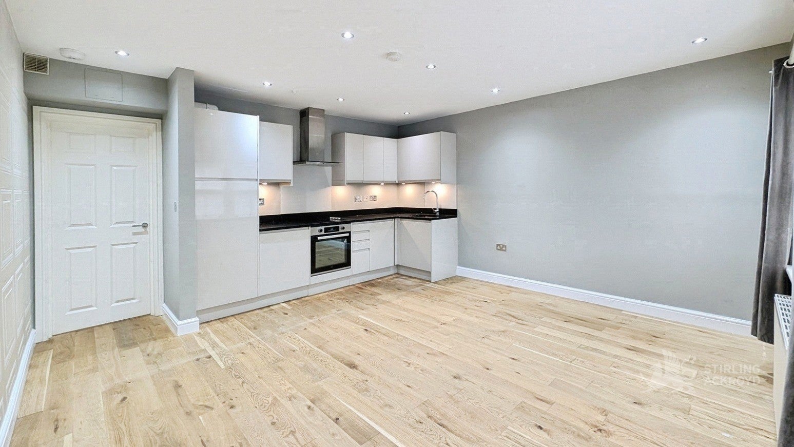 Flat Oval Road in Greater London