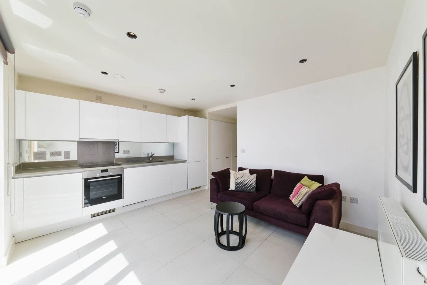Flat Cobblestone Square in Greater London