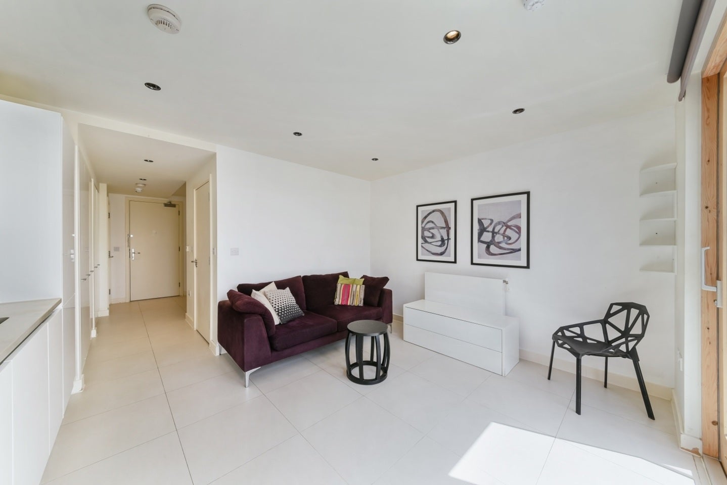 Flat Cobblestone Square in Greater London