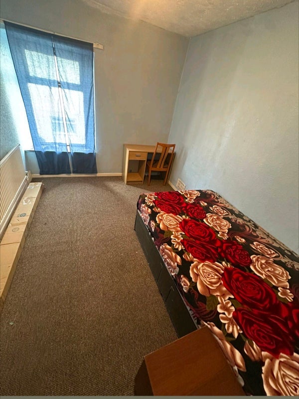 Room Queen Street in Pontypridd
