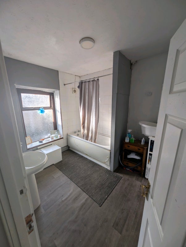 Room Queen Street in Pontypridd