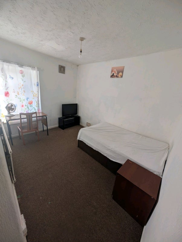 Room Queen Street in Pontypridd