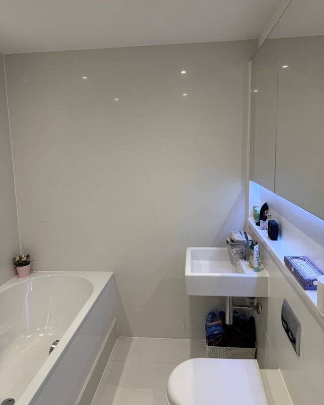 Room Grafton Square in Greater London