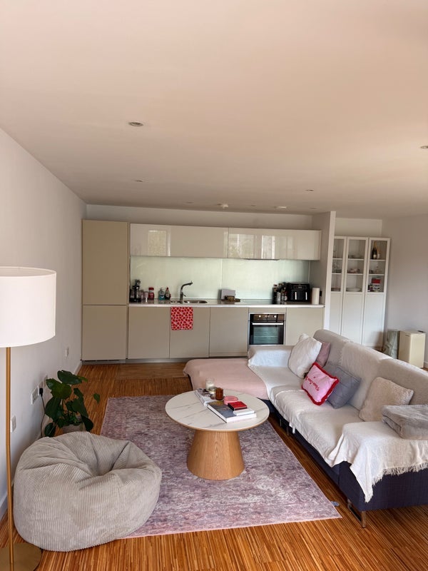 Room Grafton Square in Greater London