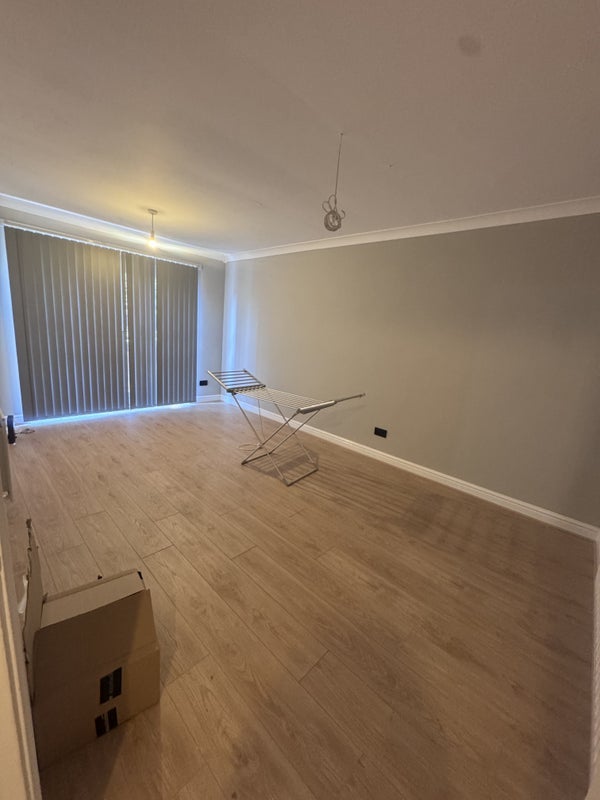 Room Parkside Crescent in Greater London