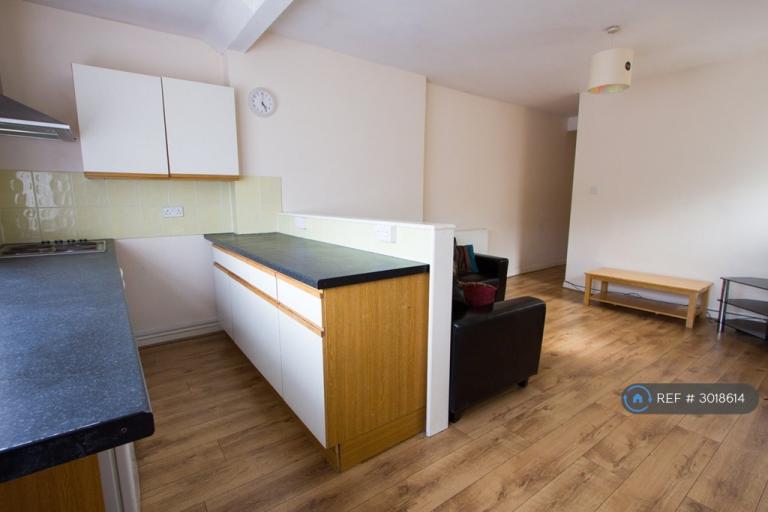 Flat Ordnance Road in Southampton